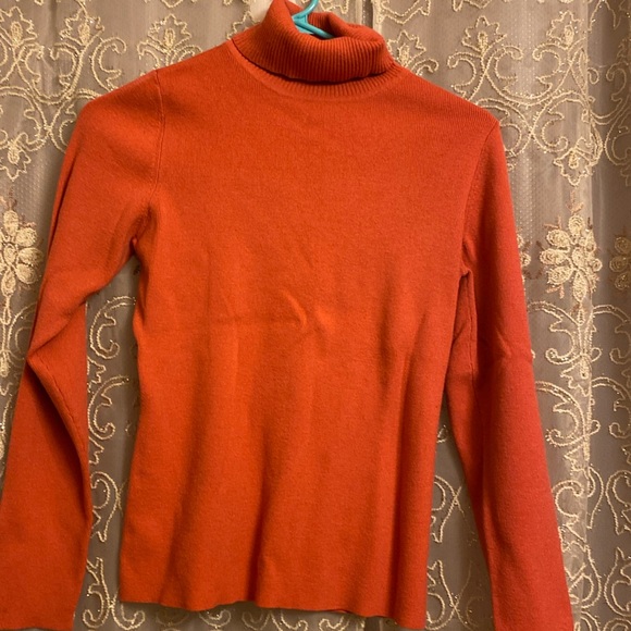 Orange knit turtleneck - Picture 1 of 6